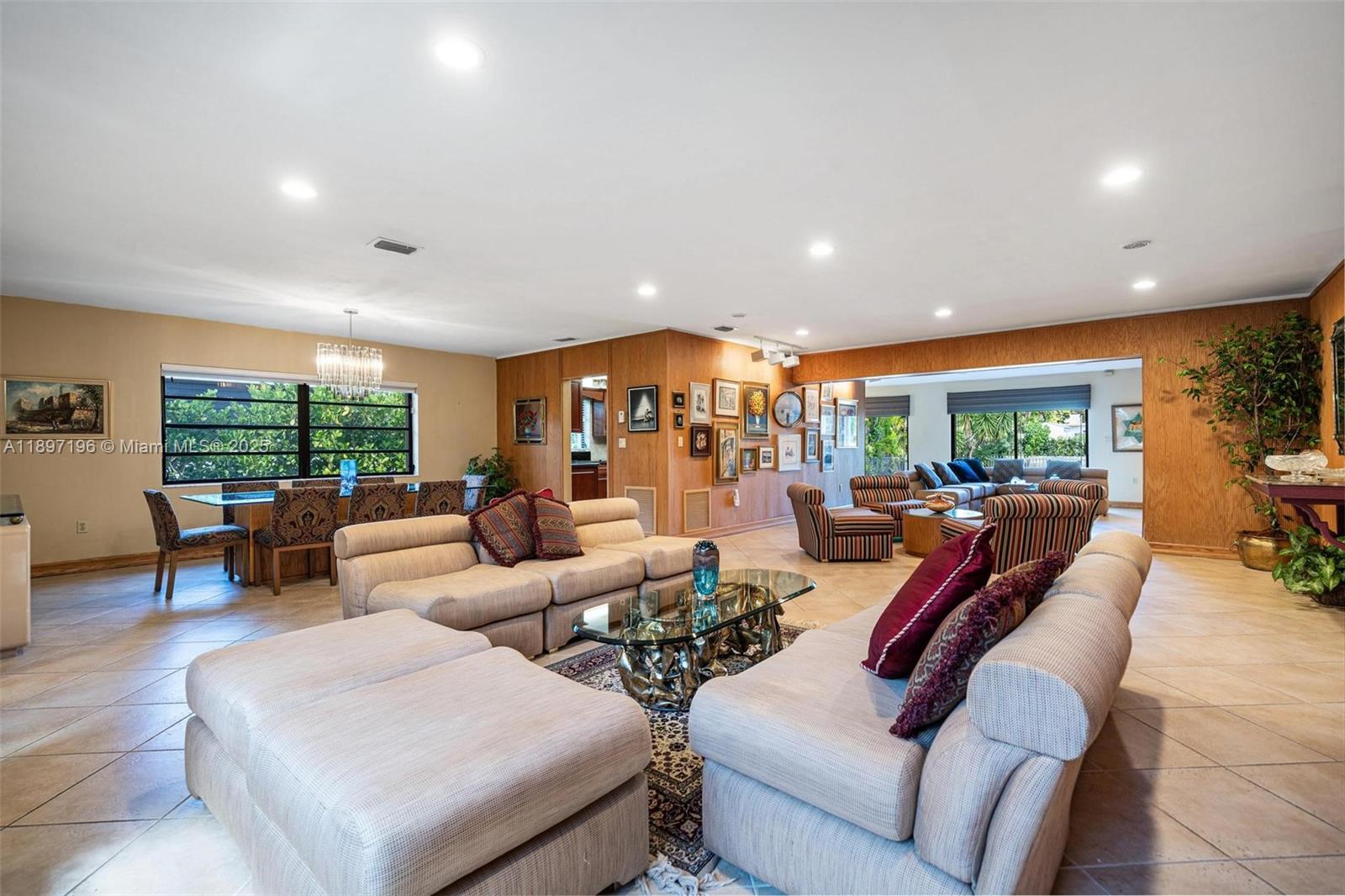 1855 Daytonia Rd, Miami Beach FL 33141