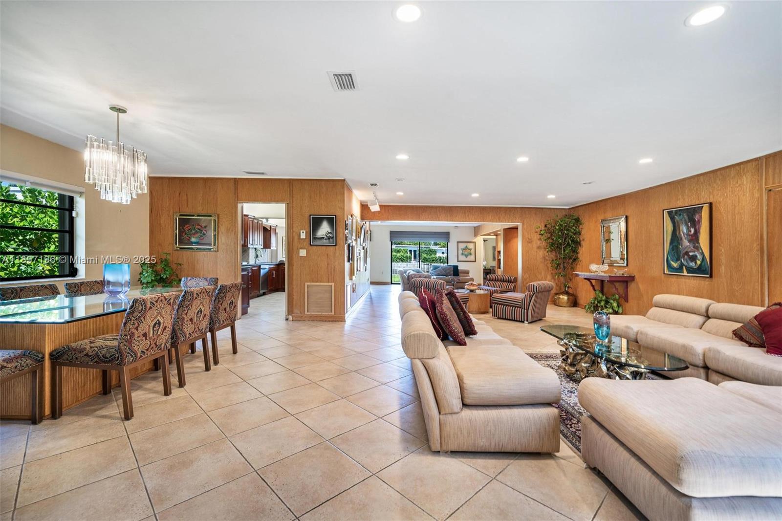 1855 Daytonia Rd, Miami Beach FL 33141