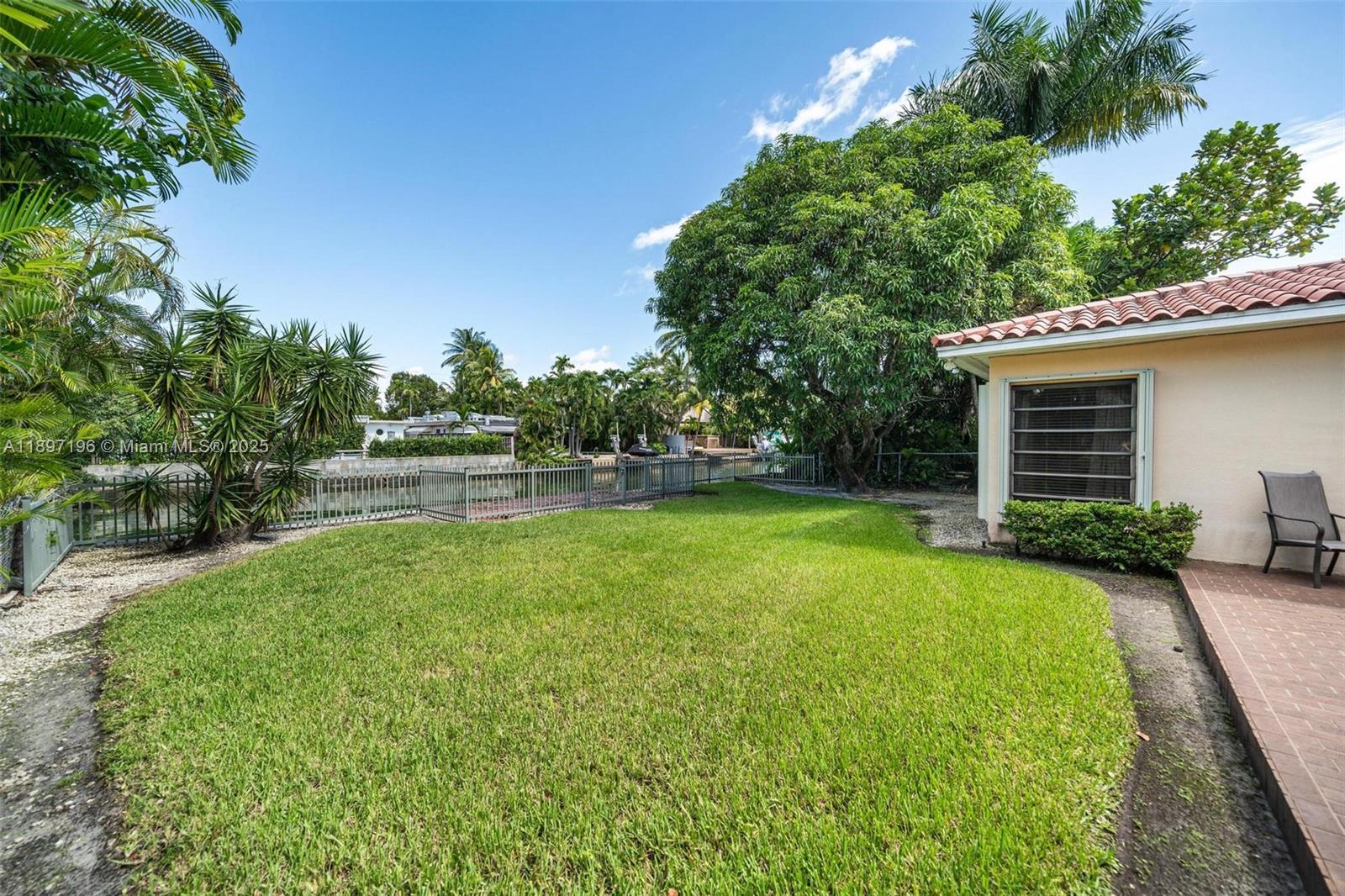 1855 Daytonia Rd, Miami Beach FL 33141