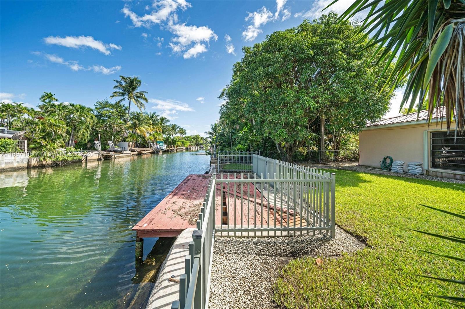 1855 Daytonia Rd, Miami Beach FL 33141