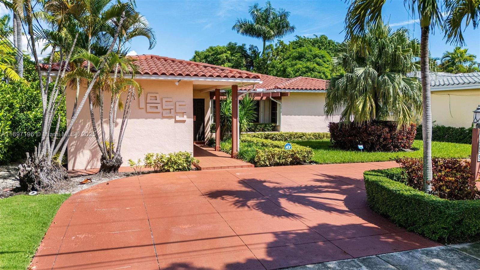 1855 Daytonia Rd, Miami Beach FL 33141