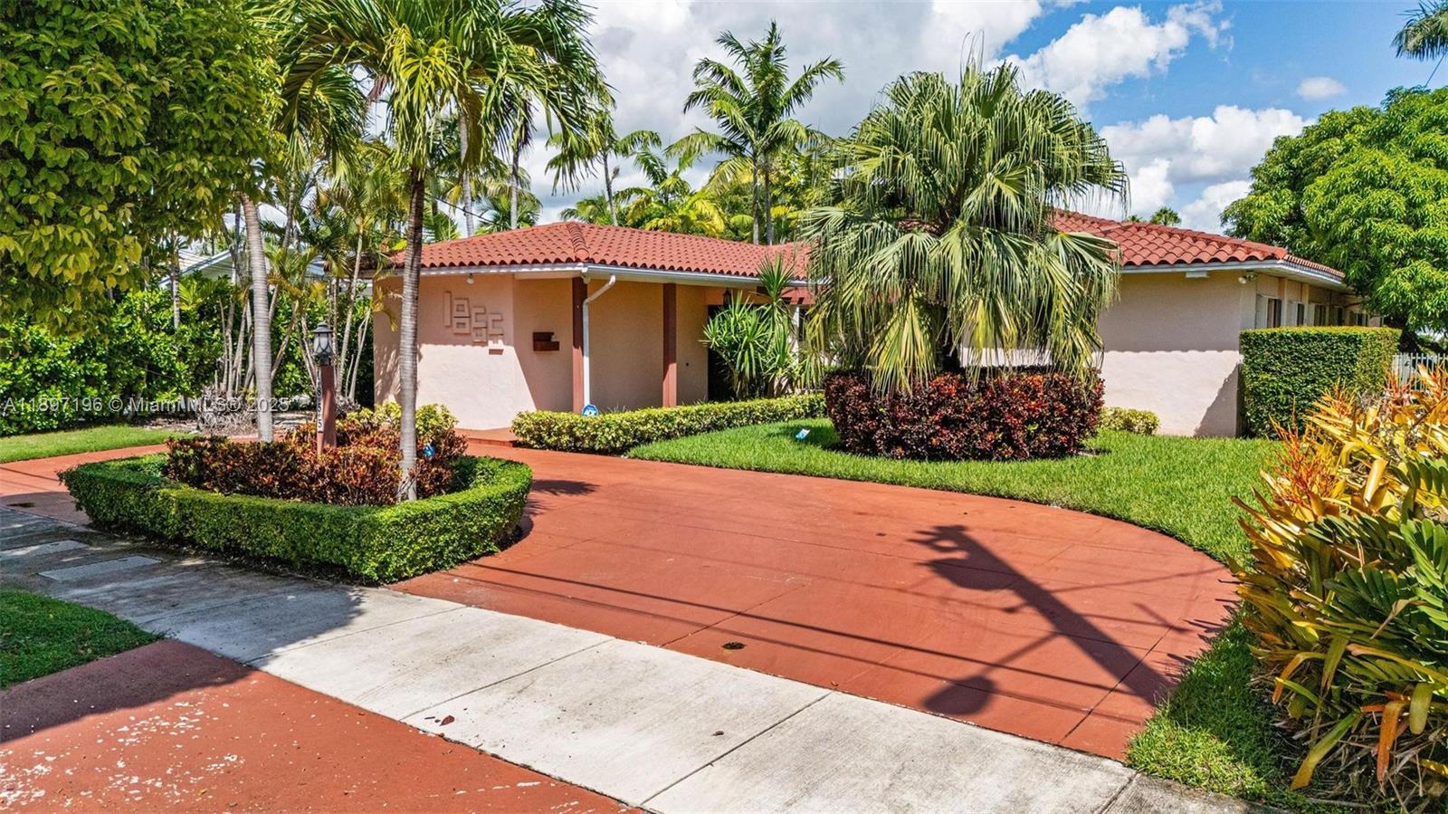 1855 Daytonia Rd, Miami Beach FL 33141