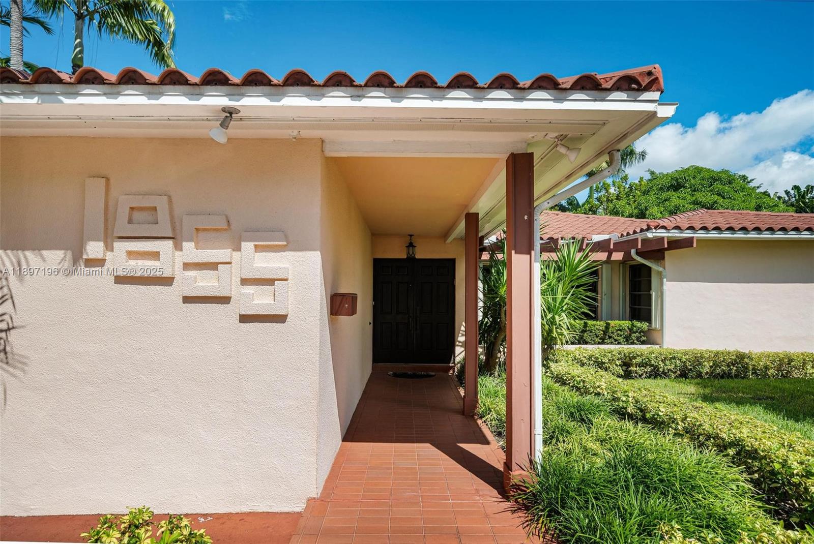 1855 Daytonia Rd, Miami Beach FL 33141