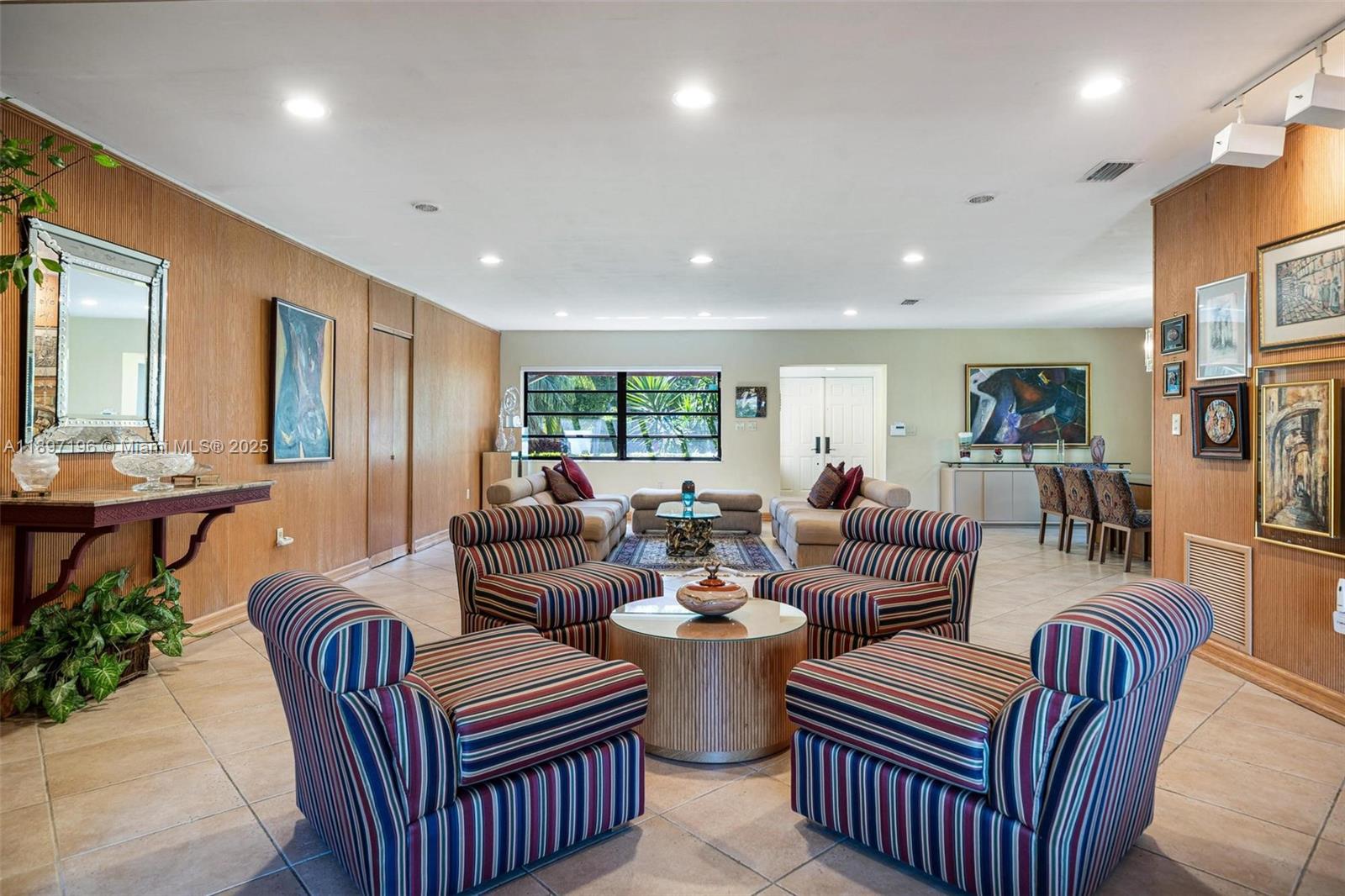 1855 Daytonia Rd, Miami Beach FL 33141