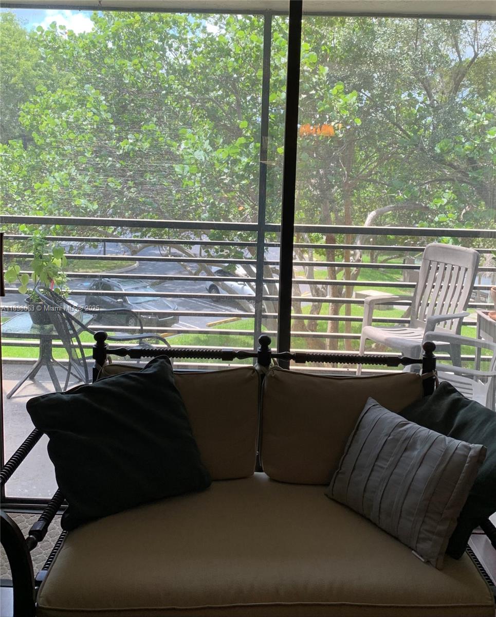 Homes for sale in Pembroke Pines, FL | 900 Colony Point Cir #305, Pembroke Pines, FL 33026 | MLS# A11898663