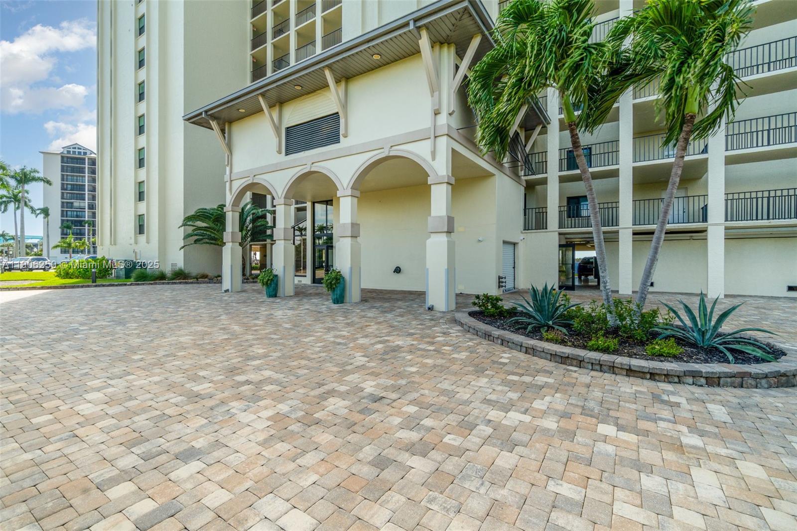 Homes for sale in Fort Myers, FL | 17080 Harbour Pointe Dr #713, Fort Myers, FL 33908 | MLS# A11906259