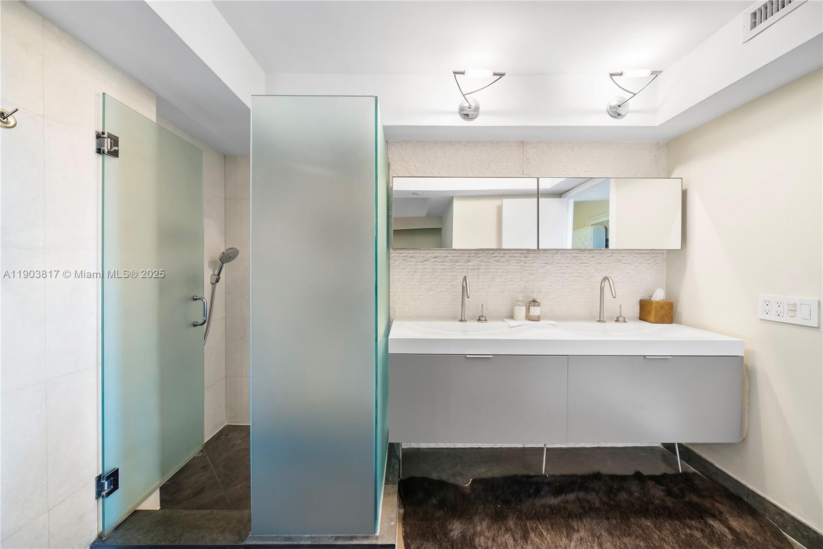 400 S Pointe Dr #2003, Miami Beach FL 33139