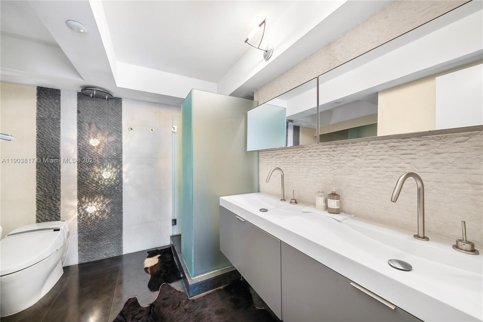 400 S Pointe Dr #2003, Miami Beach FL 33139