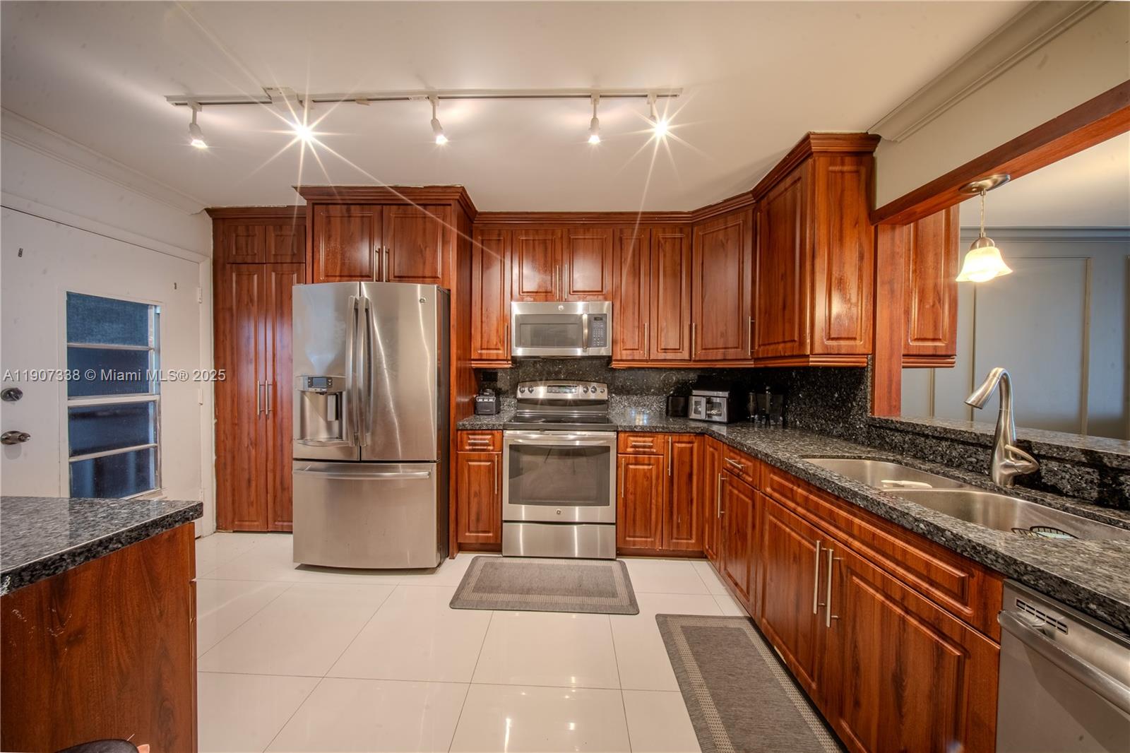 Jade Winds Group Allamand