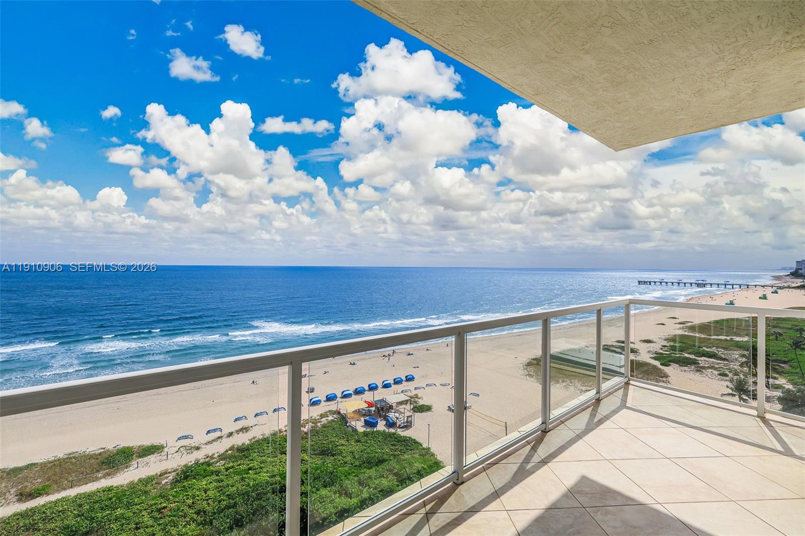 Luna Ocean Residences Con
