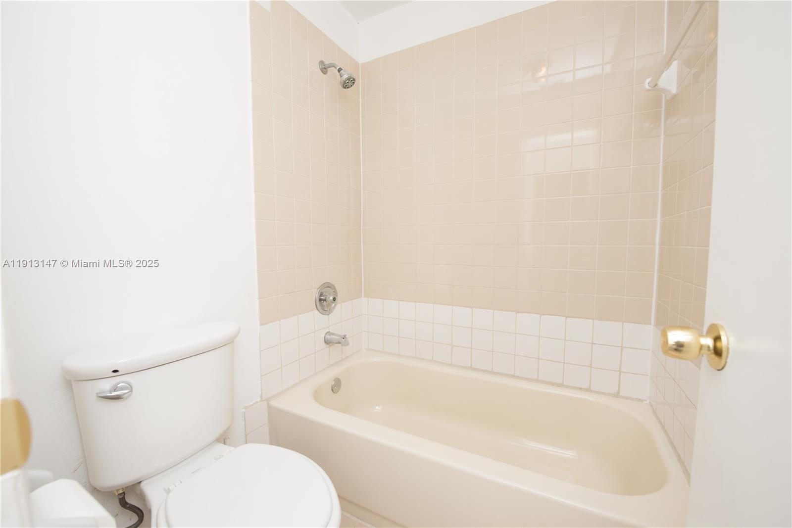Bonus room and amenities at 820 Franklin Ave - Condo in Homestead