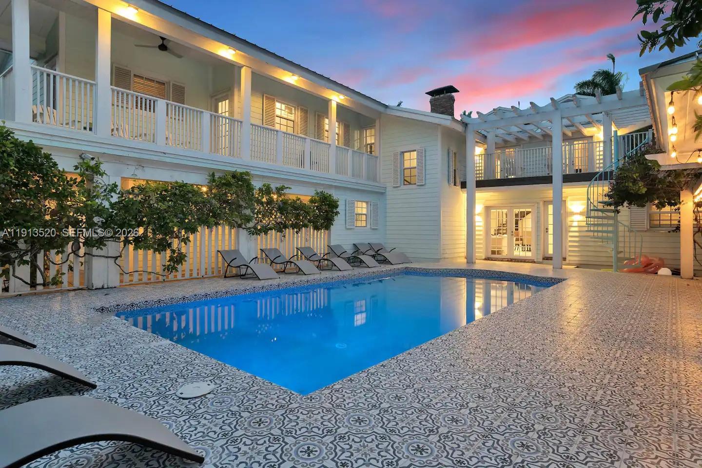 Hollywood Lakes Section