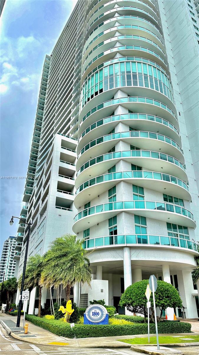 1800 Club Condo
