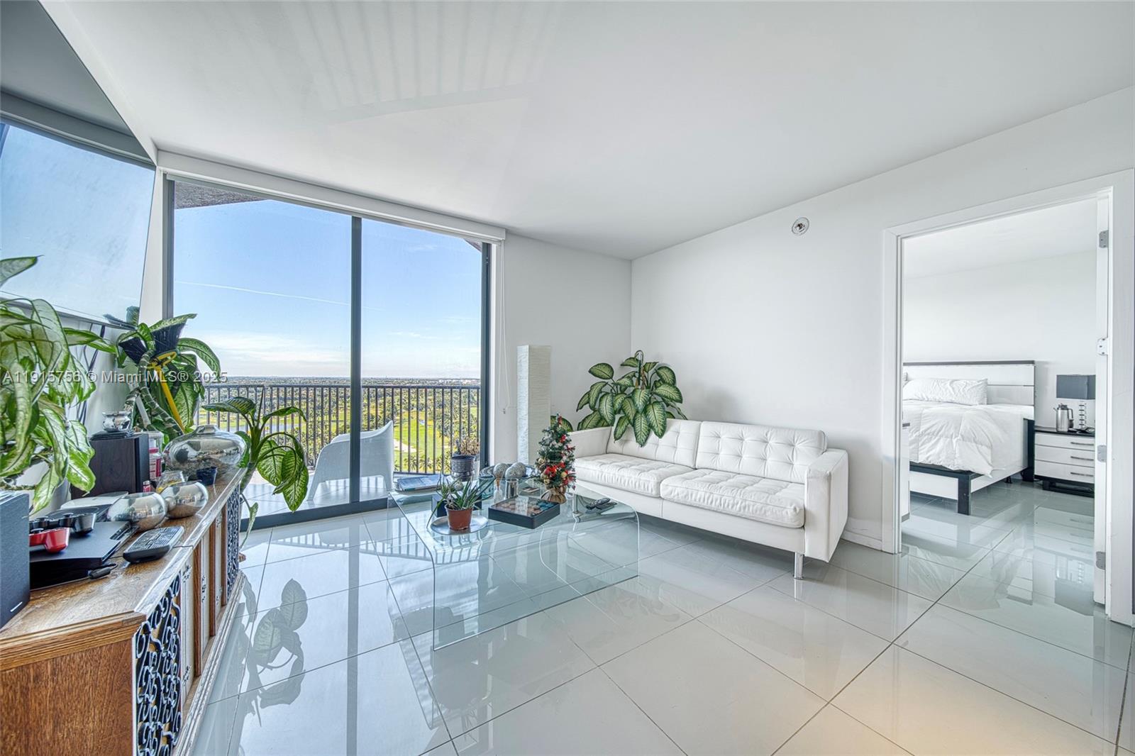 5252 Paseo Condo