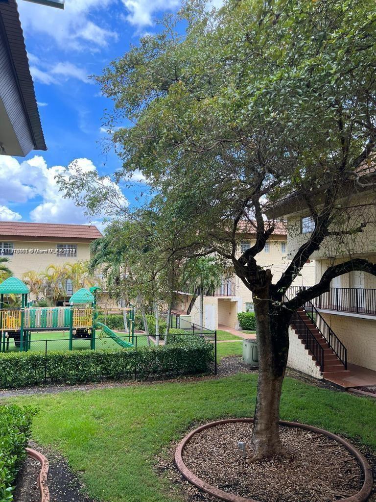 Courtyards At Kendall Con