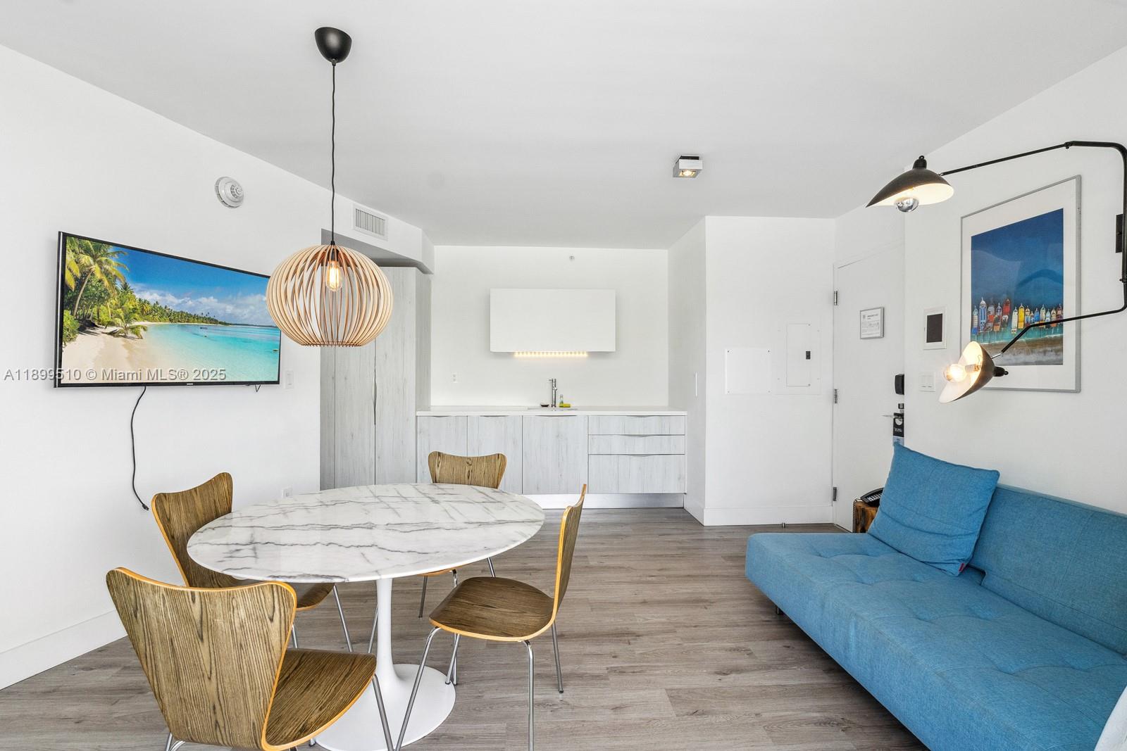 6080-collins-ave-302-miami-beach-fl-33140/hzid_60601981