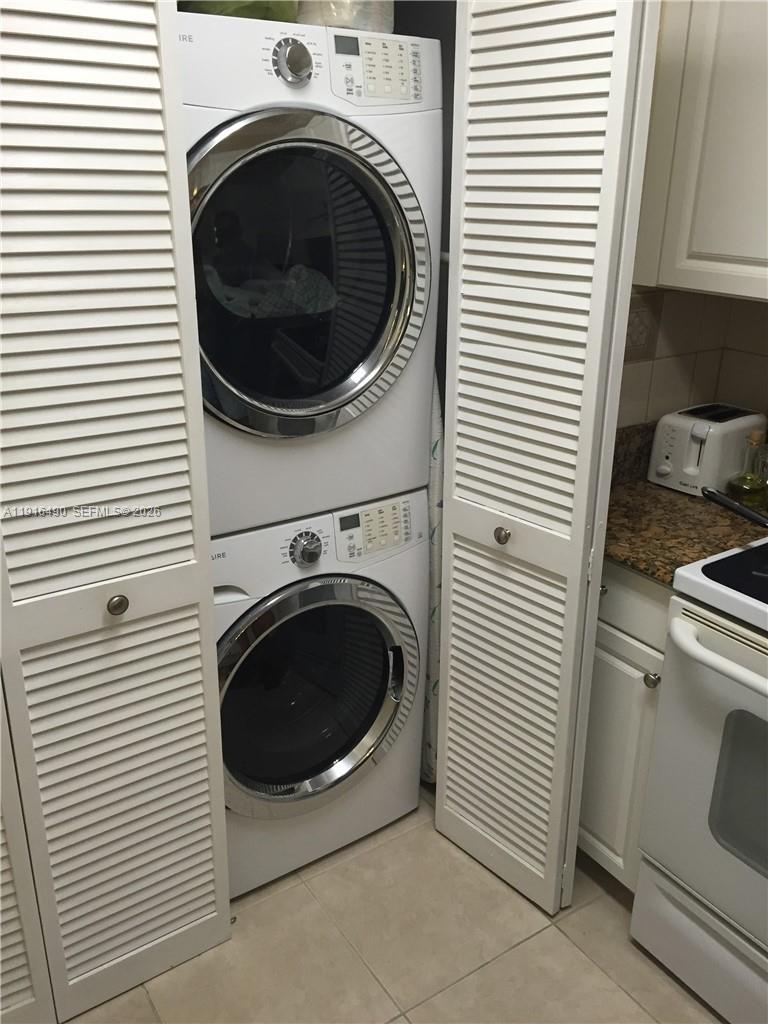 Elegant master bedroom retreat at 1341 3rd Ave - Condo in Dania Beach