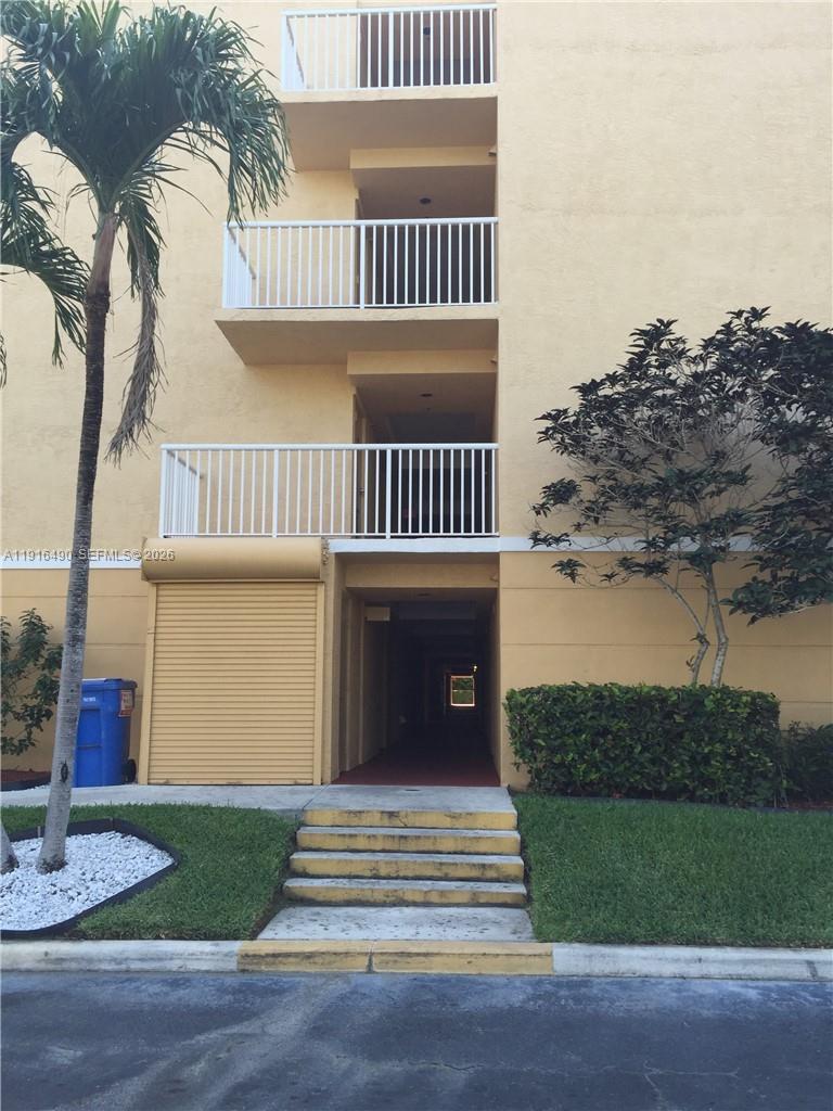 Elegant master bedroom retreat at 1341 3rd Ave - Condo in Dania Beach