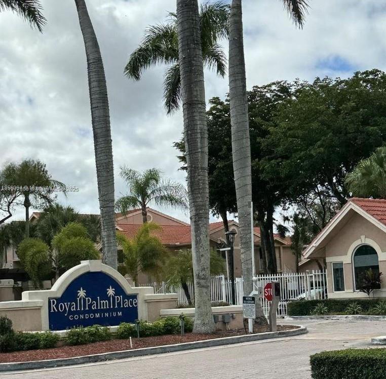 Royal Palm Place