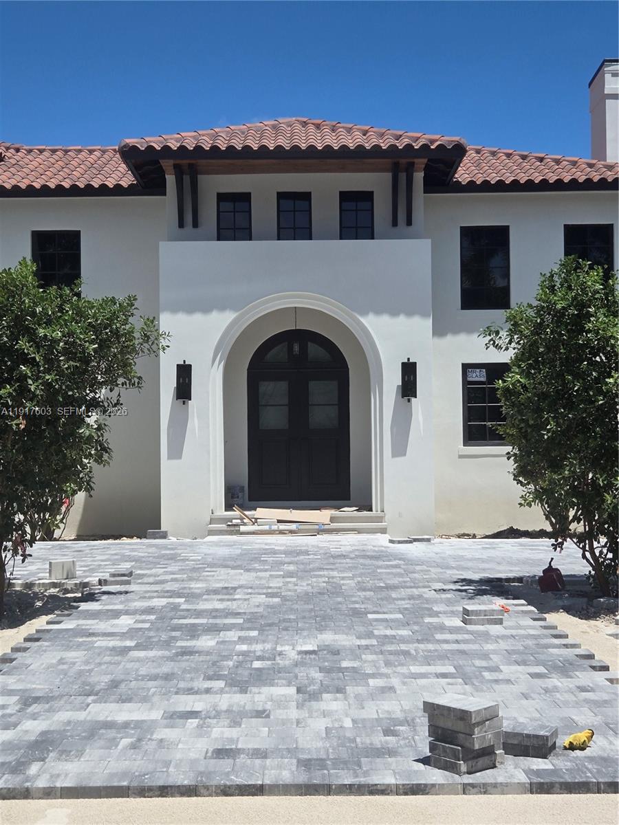 Nestled in the historic Country Club Section of Coral Gables at 1221Anastasia Ave, this two-story home boasts 4 bedrooms and 6 baths(5 full, 1 half). Set just moments from the iconic Biltmore Hotel,Miracle Mile shopping and dining, this Mediterranean styled homeoffers spacious interiors with bright natural light, opening onto aserene private pool and landscaped outdoor area—an ideal blend ofrefined living and vibrant Miami convenience.