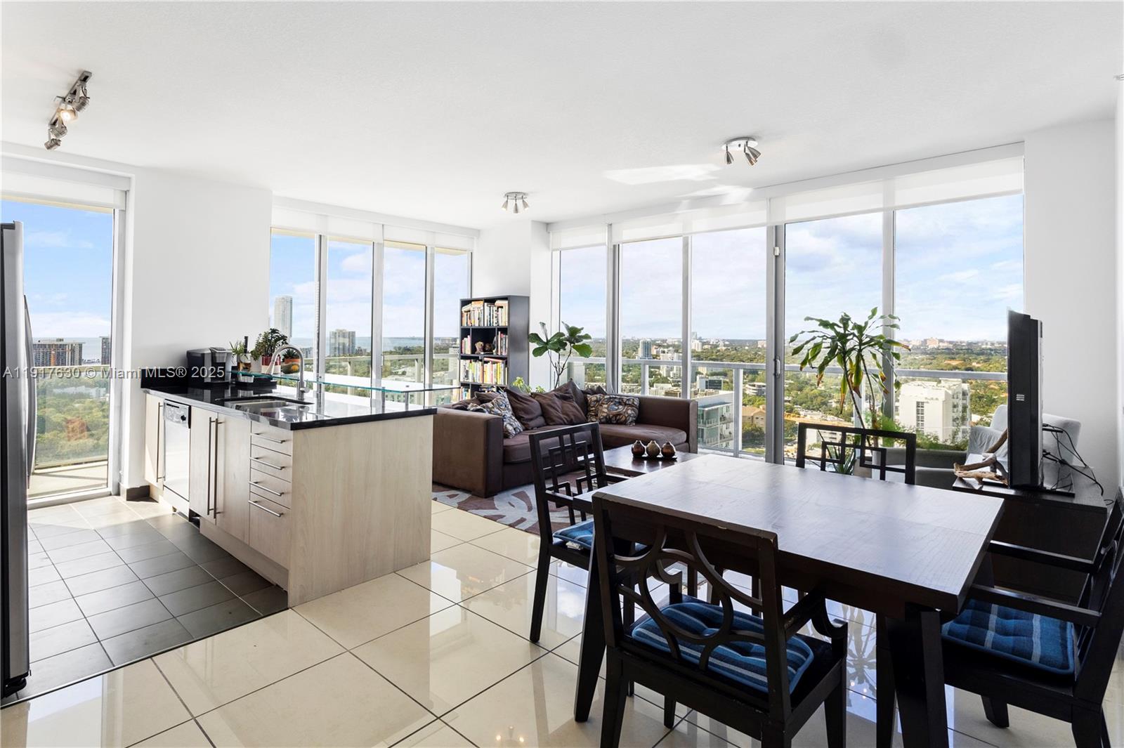 The Axis On Brickell Cond