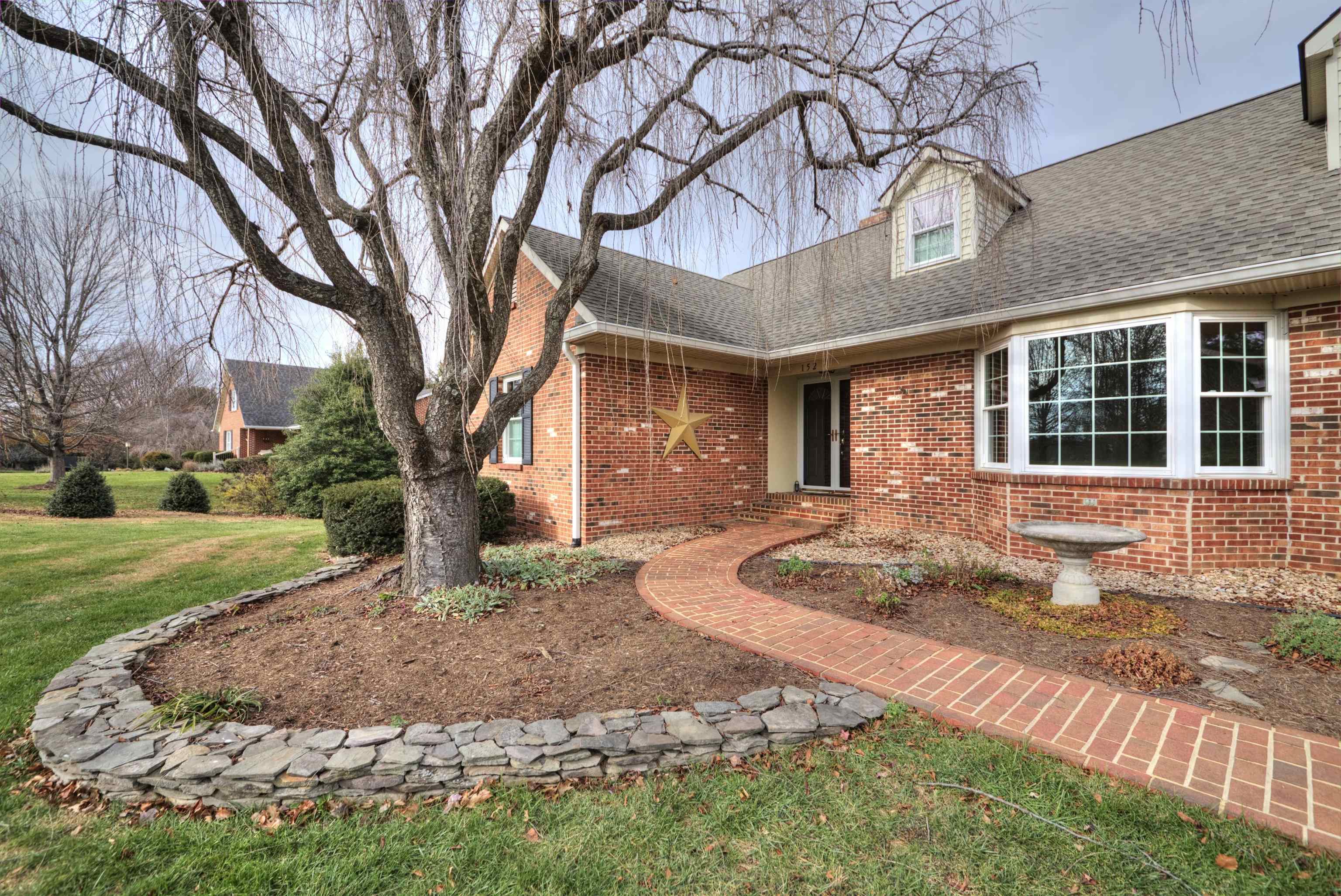 152 Huntington Pl
