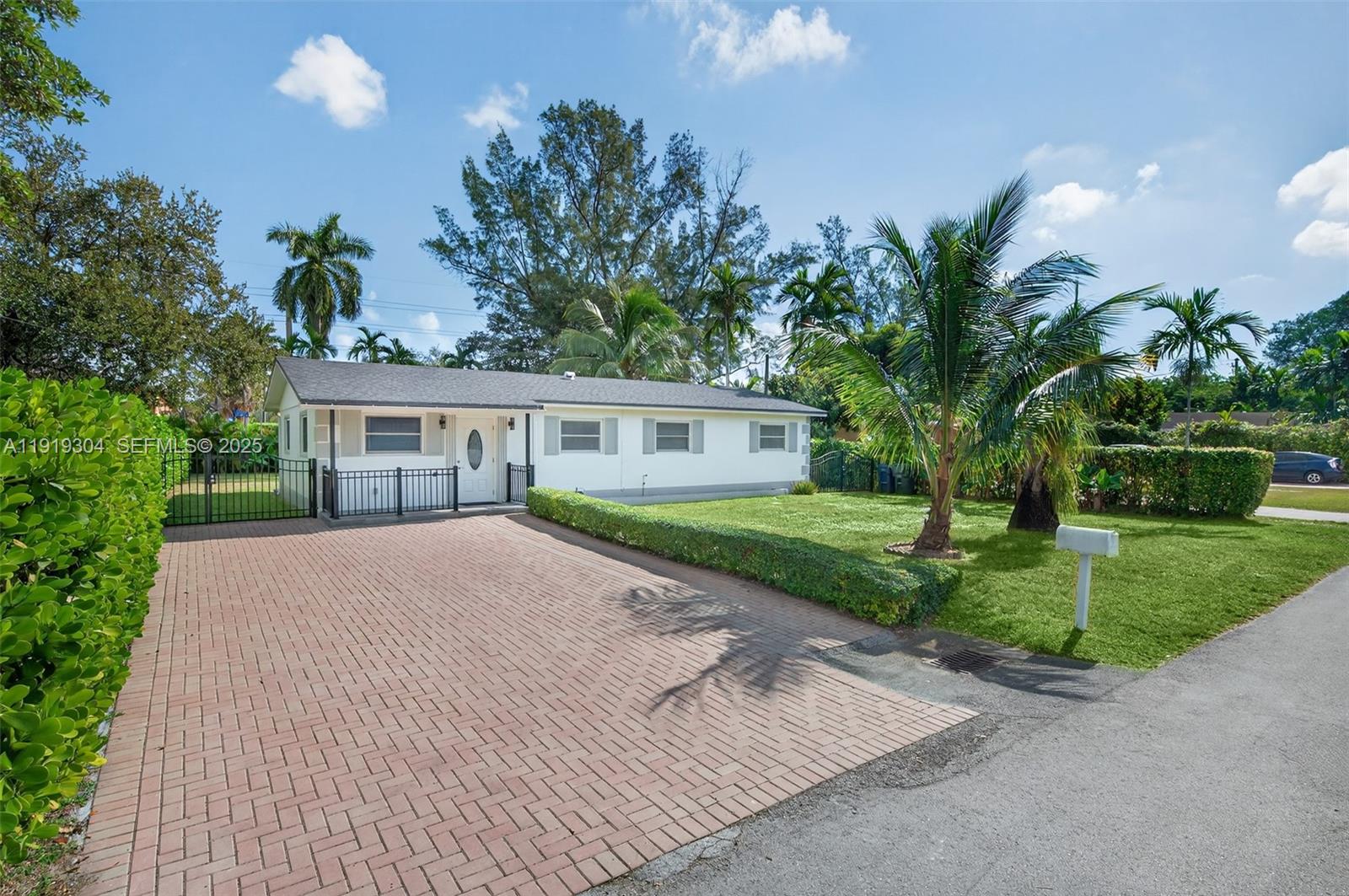 Homes for sale in South Miami, FL | 6255 Sw 62nd Ct, South Miami, FL 33143 | MLS# A11919304