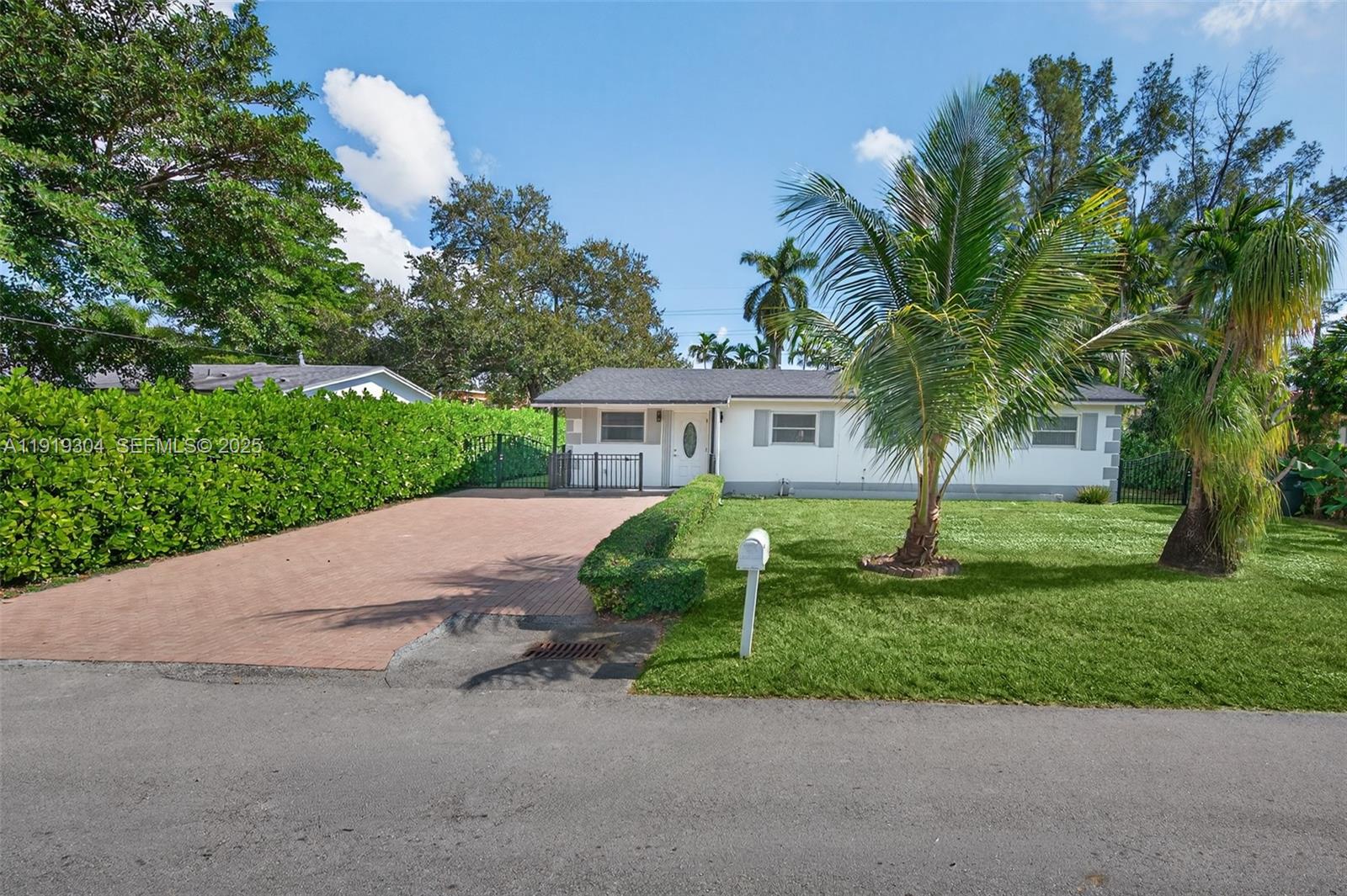 Homes for sale in South Miami, FL | 6255 Sw 62nd Ct, South Miami, FL 33143 | MLS# A11919304