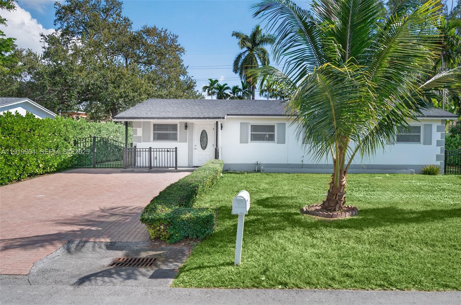 Homes for sale in South Miami, FL | 6255 Sw 62Nd Ct, South Miami, FL 33143 | MLS# A11919304