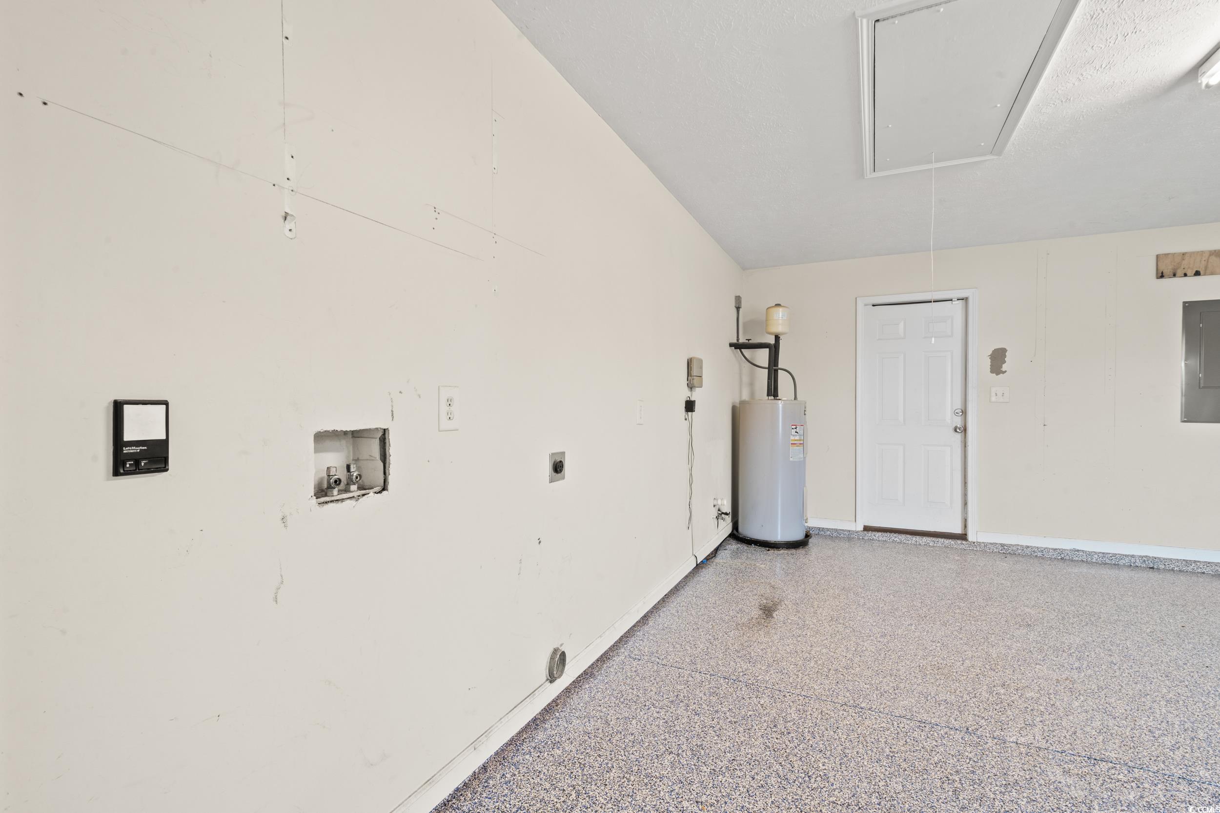 2528233 | Photo 23