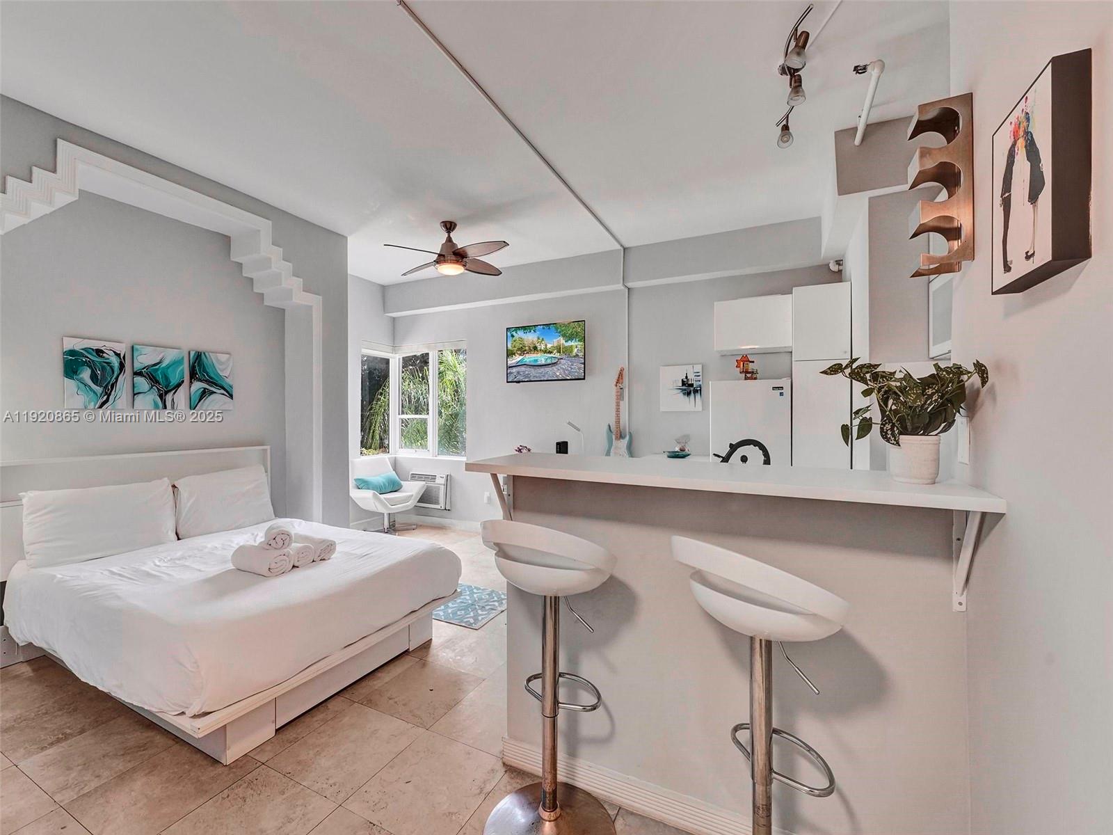 255-w-24th-st-306-miami-beach-fl-33140/hzid_419b59b6