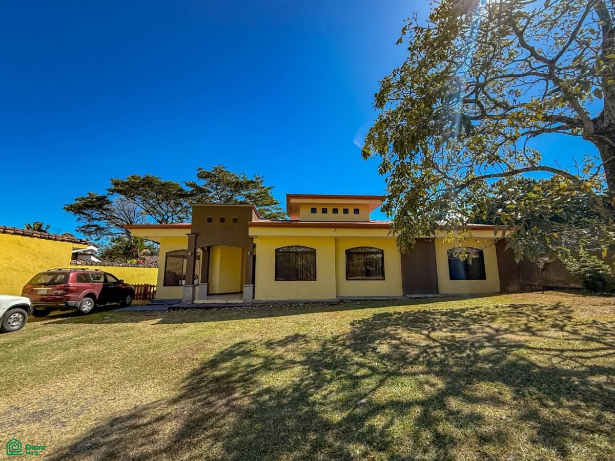 4 bed Single Family Homes For Sale in Santa Ana, San Jose - 1
