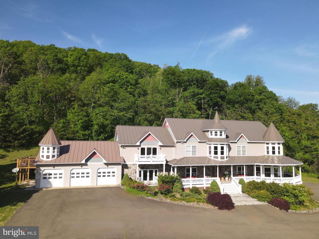 65 Clark Ln