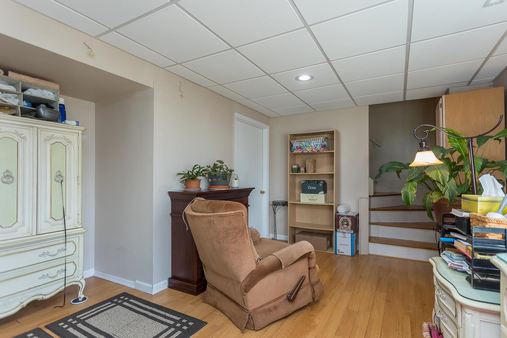 909 Crestwood Dr