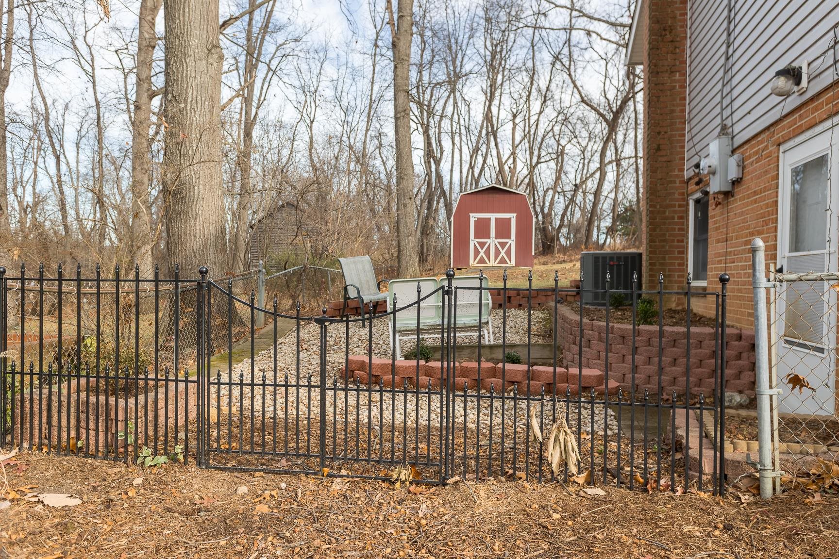 909 Crestwood Dr