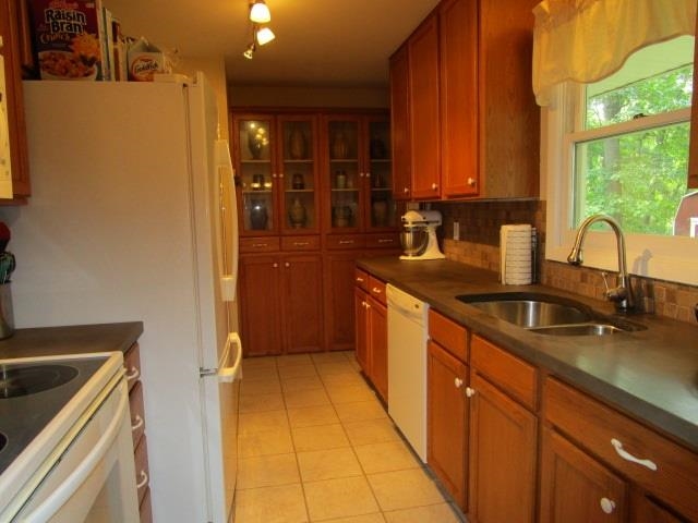 909 Crestwood Dr