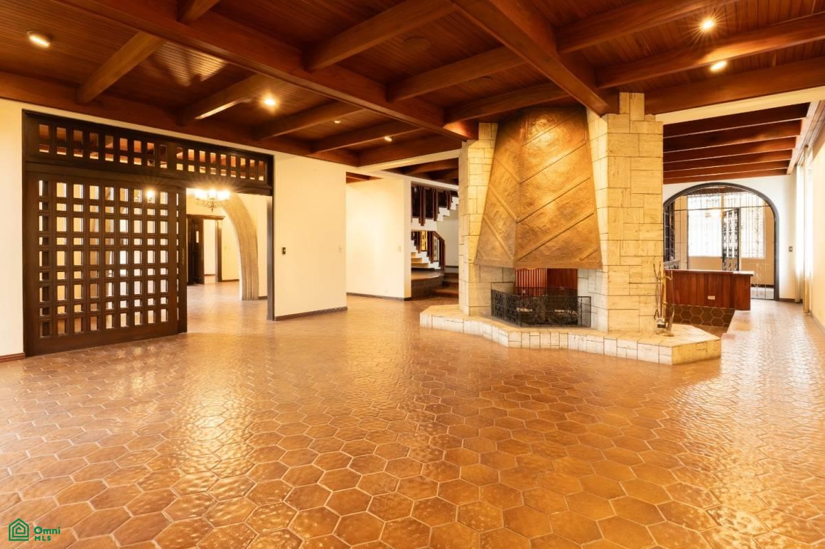 5 bed Single Family Homes For Sale in San Jose, San Jose - 1