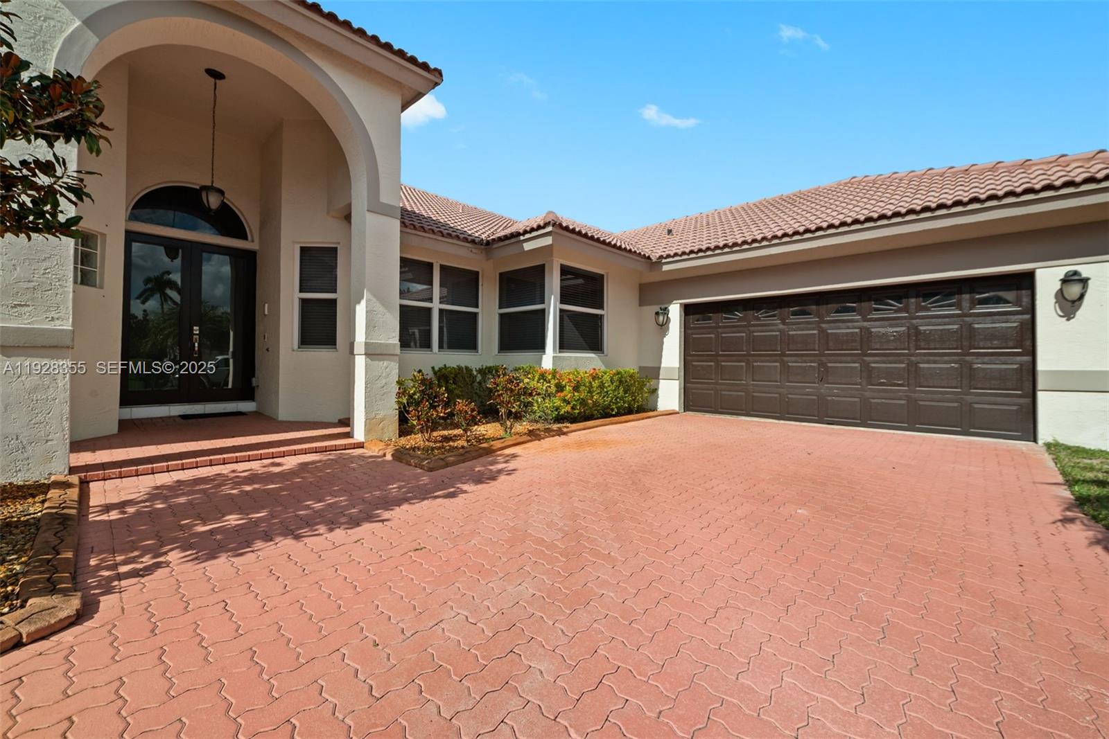 Hollywood Lakes Country C