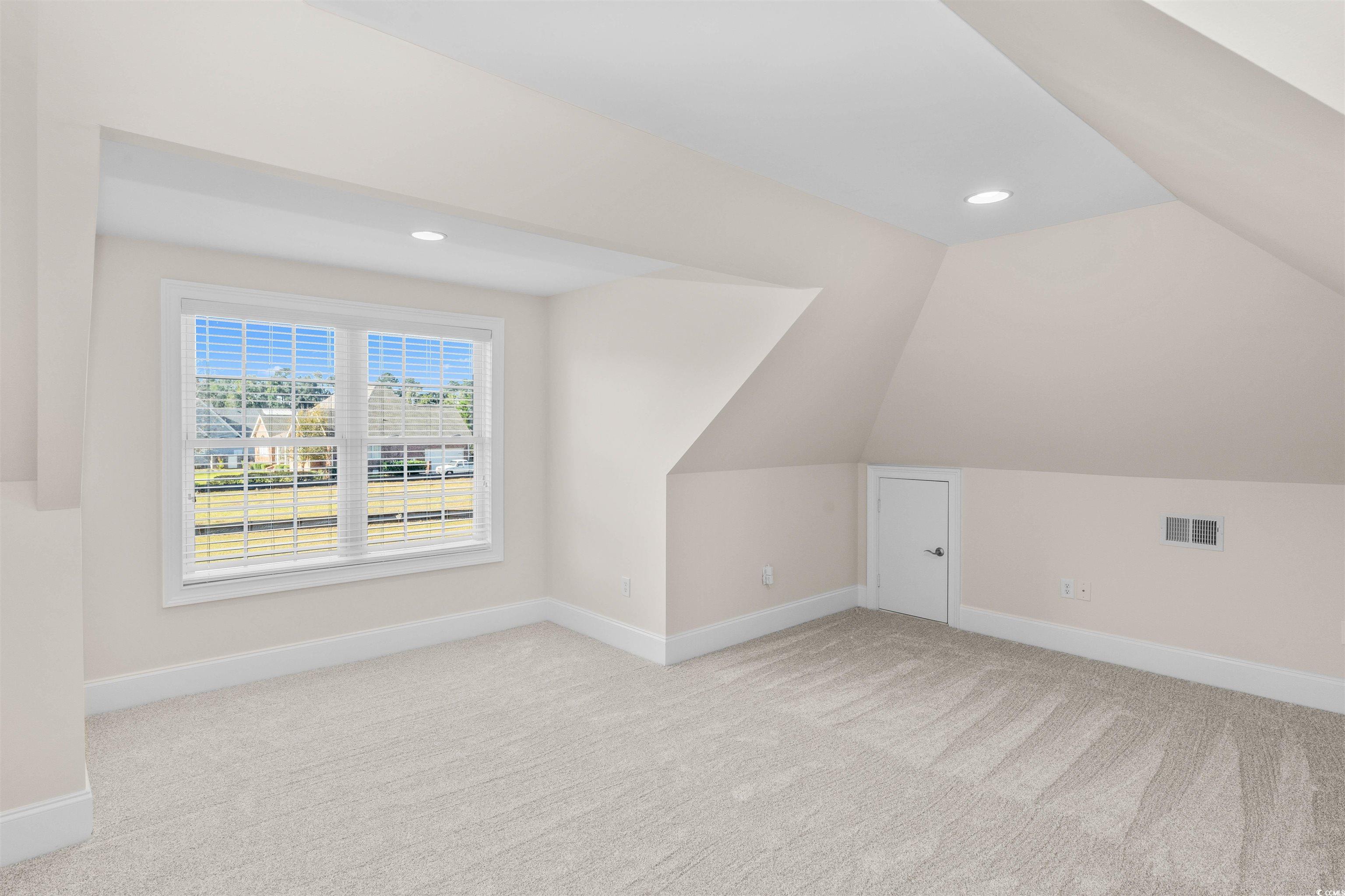 2529487 | Photo 32