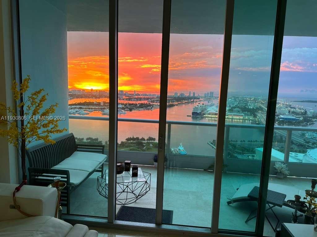 900 Biscayne Bay Condo