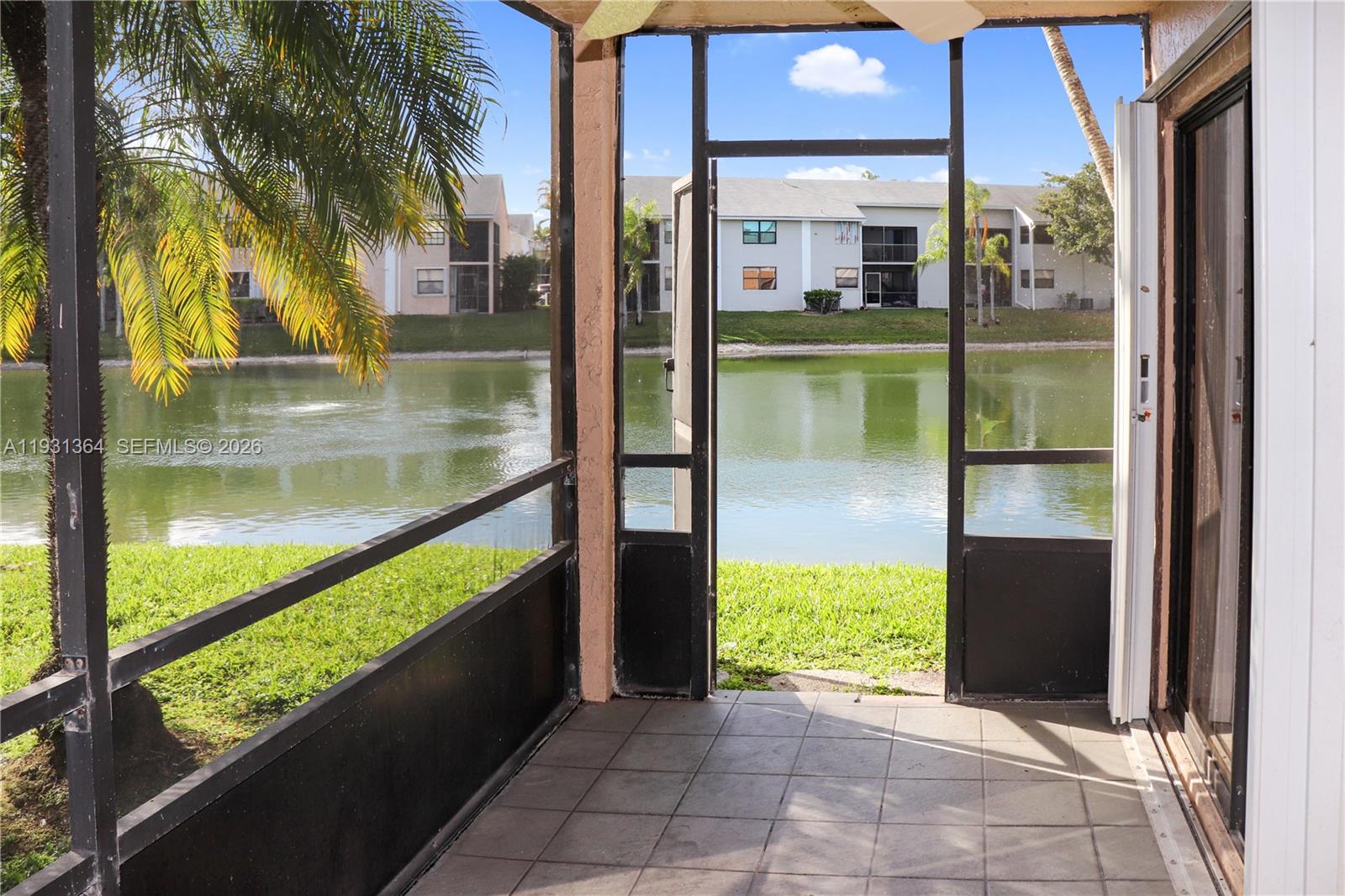 Elegant master bedroom retreat at 1080 Franklin Ave - Condo in Homestead