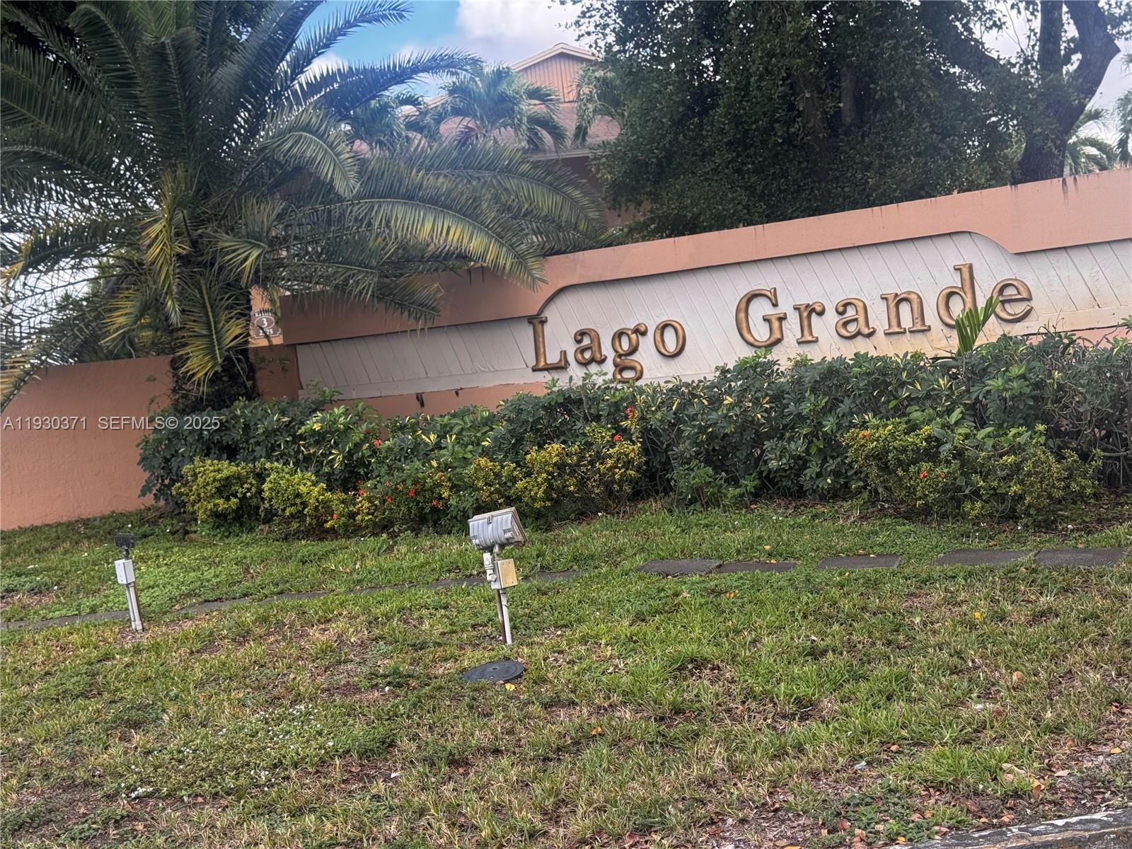 Lago Grande Condo Three C
