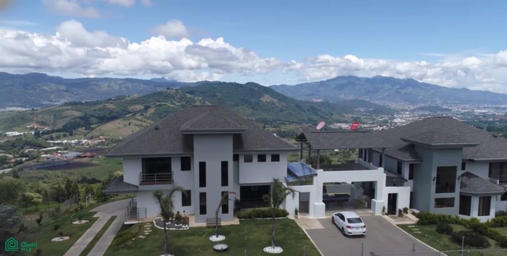 9 bed Single Family Homes For Sale in , Cartago - 1