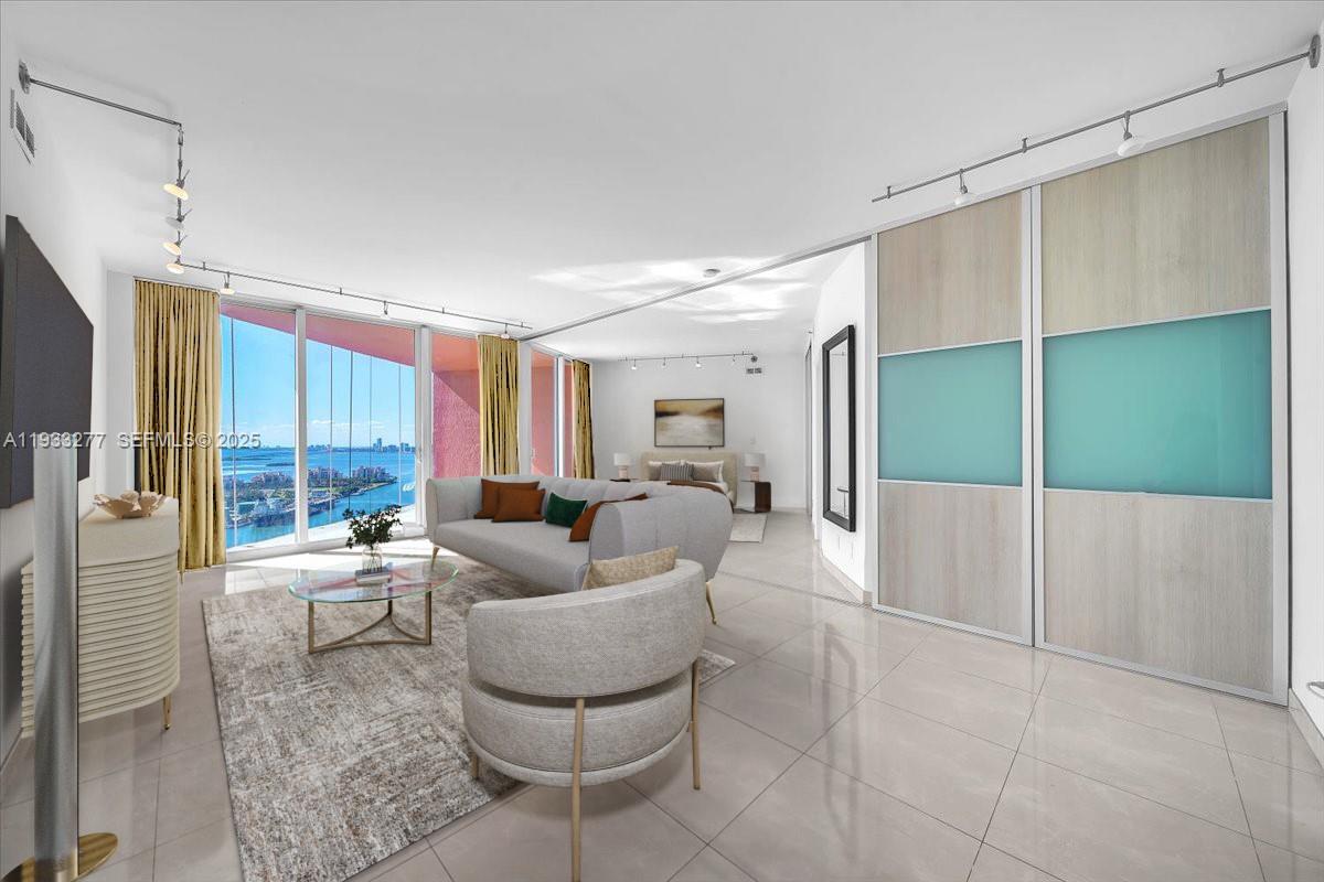 300 S Pointe Dr #3402, Miami Beach FL 33139