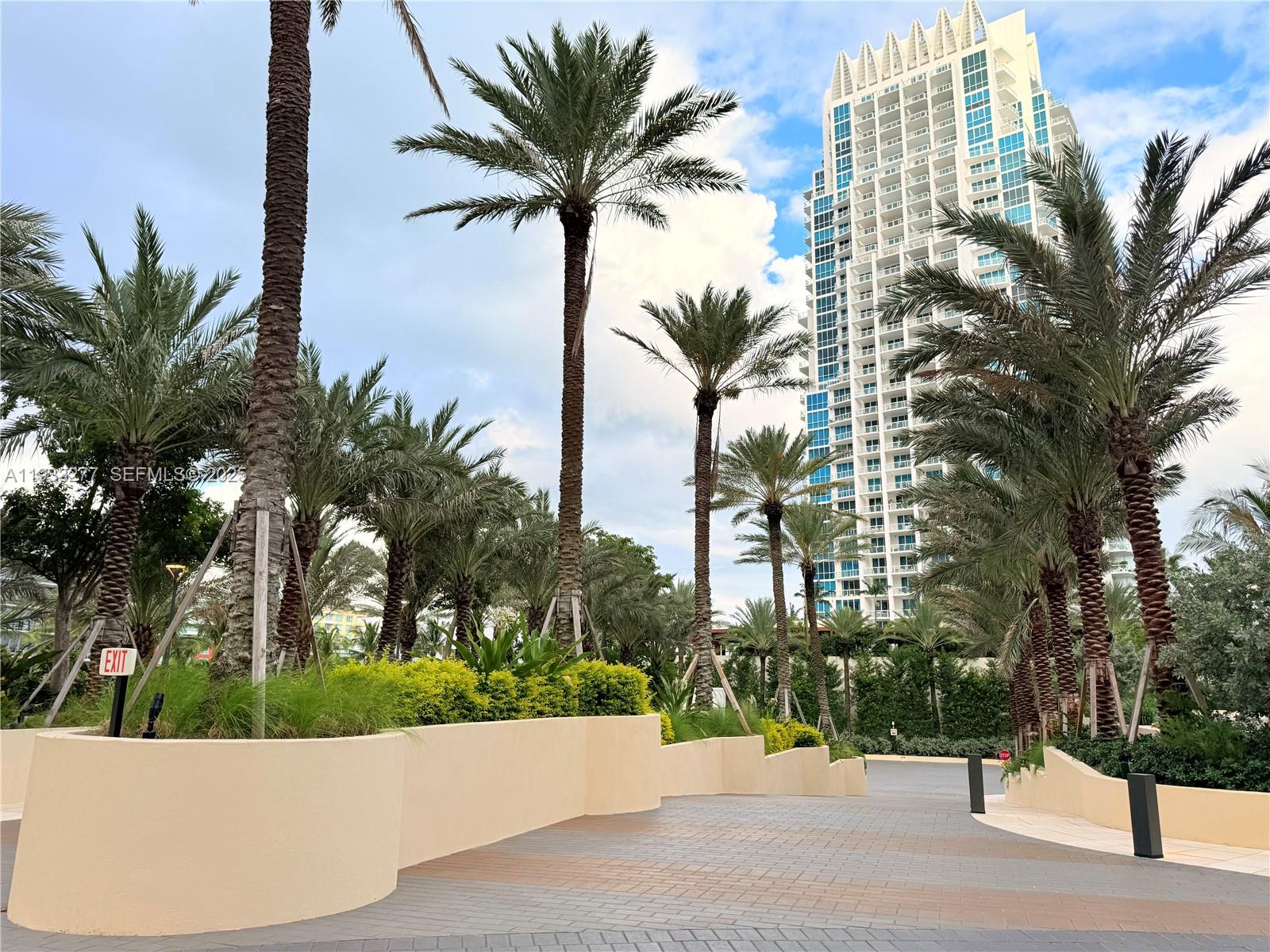 300 S Pointe Dr #3402, Miami Beach FL 33139