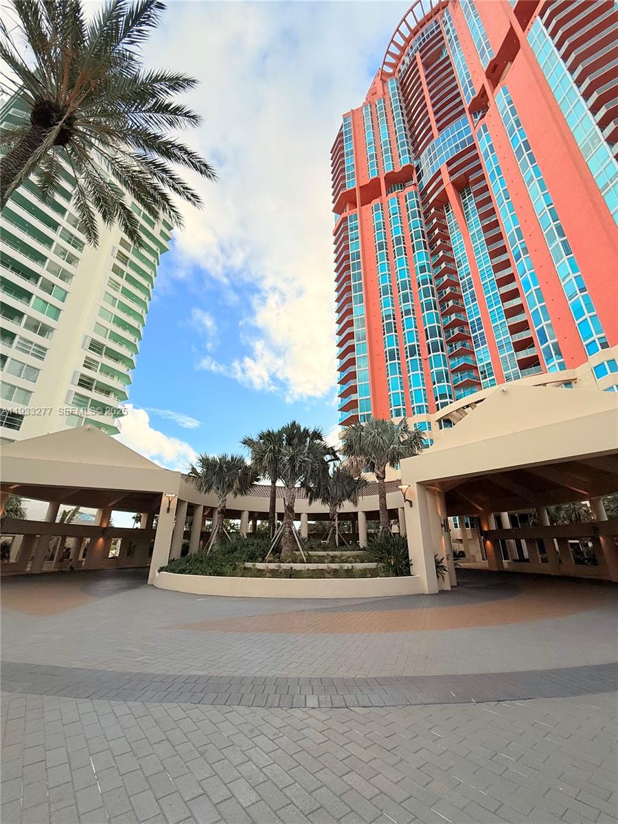300 S Pointe Dr #3402, Miami Beach FL 33139