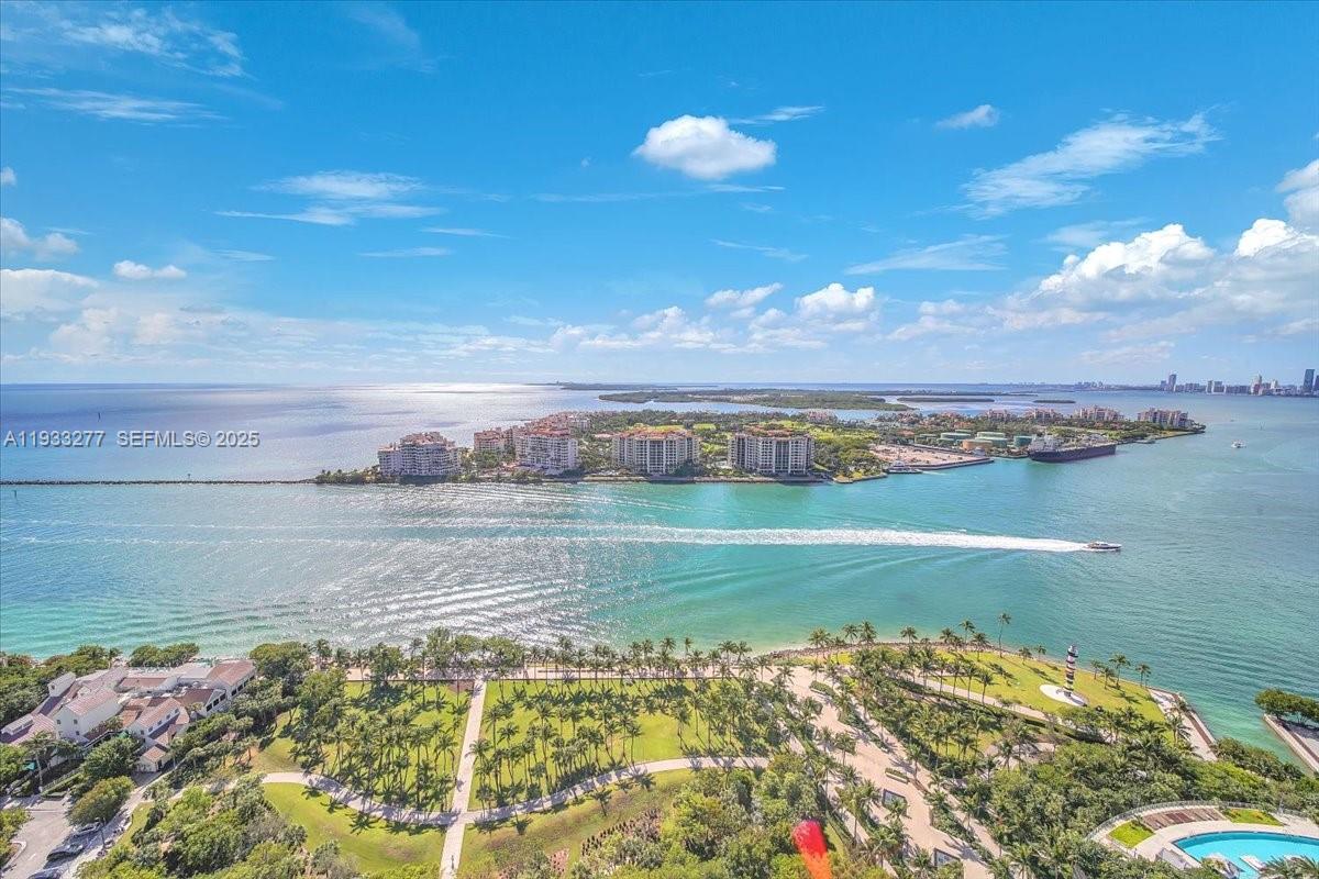 300 S Pointe Dr #3402, Miami Beach FL 33139