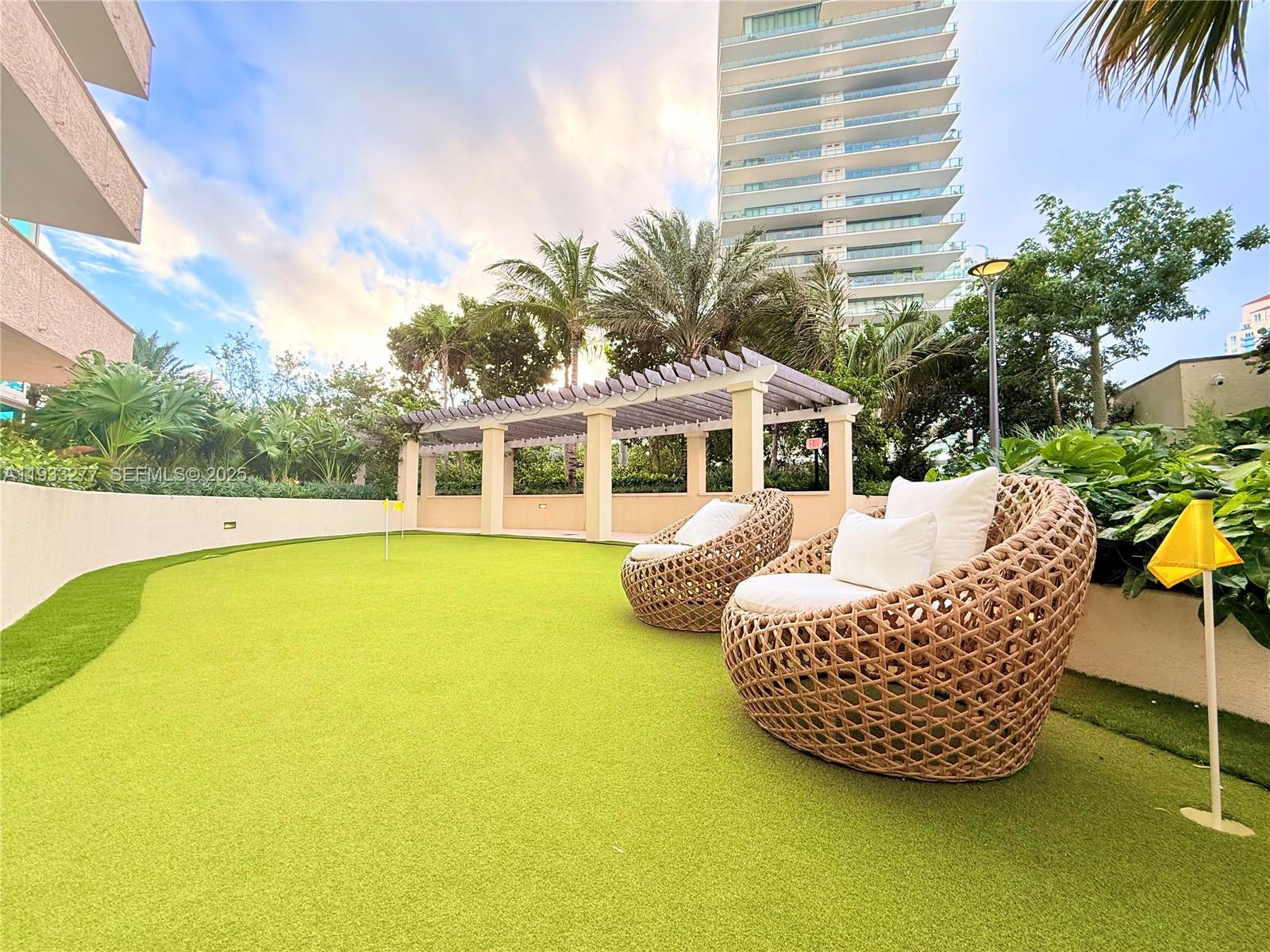 300 S Pointe Dr #3402, Miami Beach FL 33139