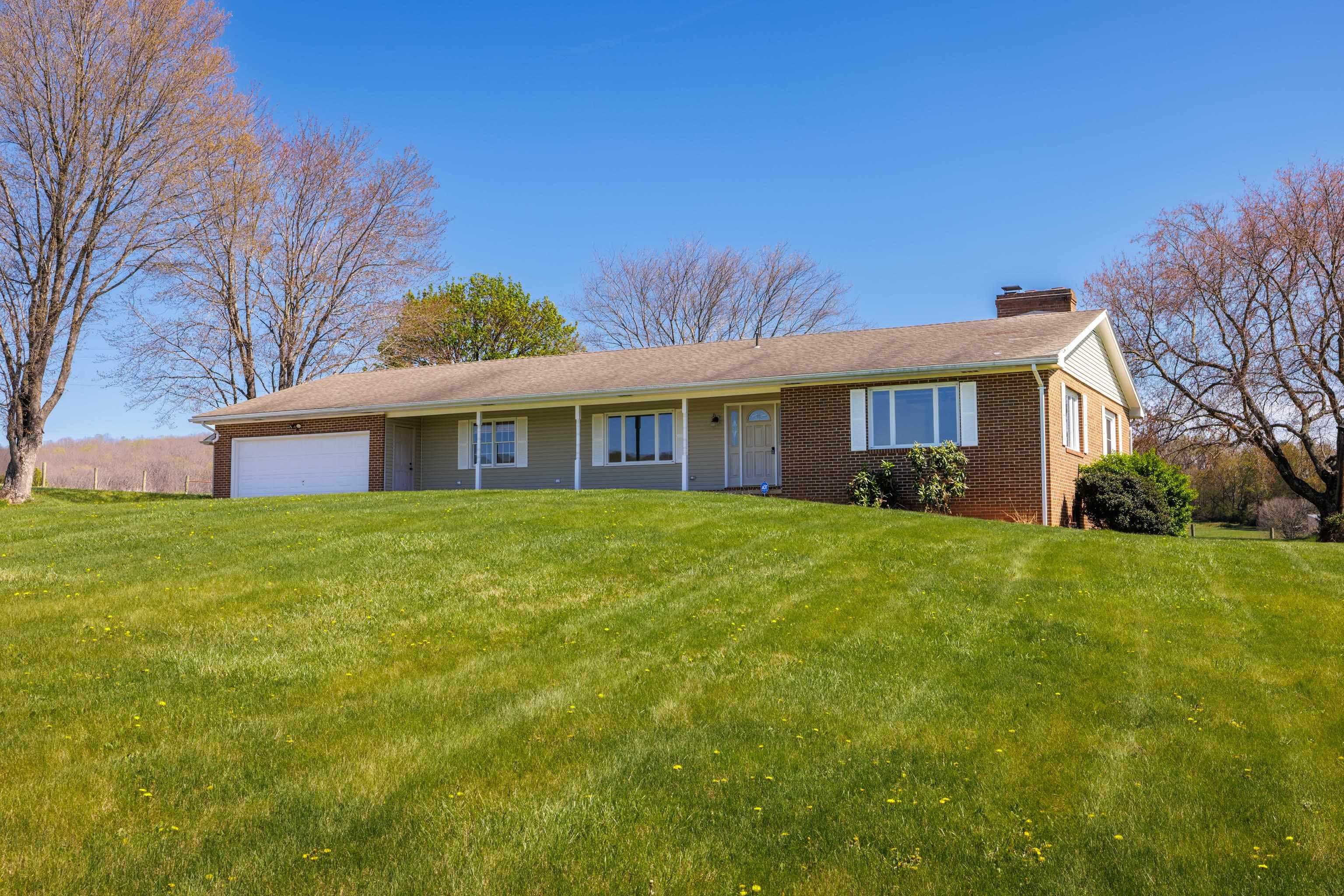 2834 BROWNSBURG TPKE exterior