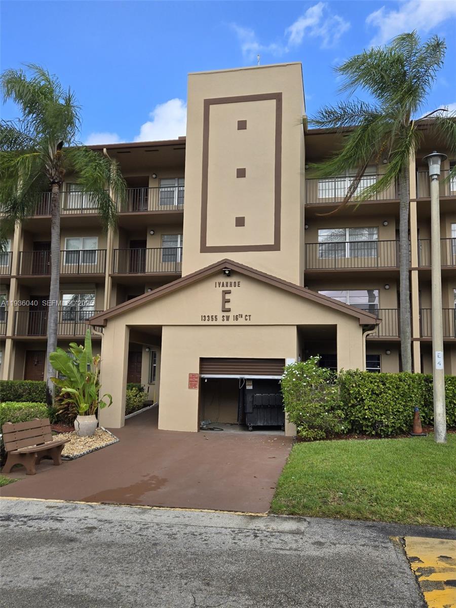 Ivanhoe East At Century V